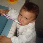 Mengenalkan-Pentingnya-Merawat-Gigi-Sejak-Dini
