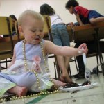 Foto-Balita-Makan-Kue-Berantakan