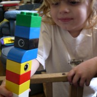 mainan-yang-merangsang-pola-pikir