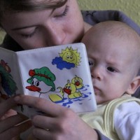 dongeng-untuk-perkembangan-otak-bayi