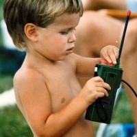 manfaat-mainan-walkie-talkie