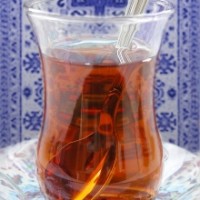 Mengenali manfaat madu untuk si kecil